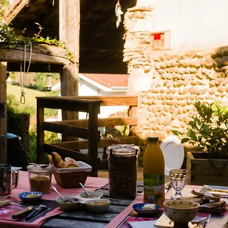 Chez Annick Samadet